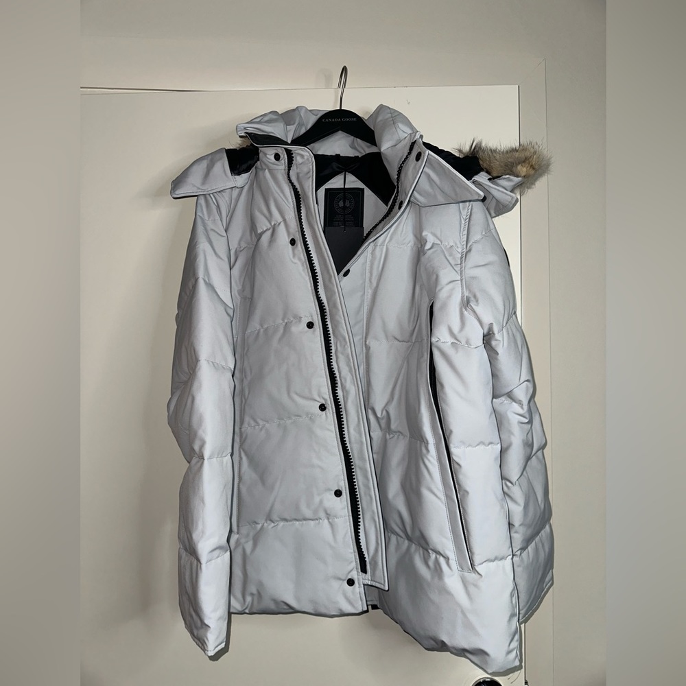 Men’s Canada Goose Wyndham Parka Black Label Heritage in North Star White